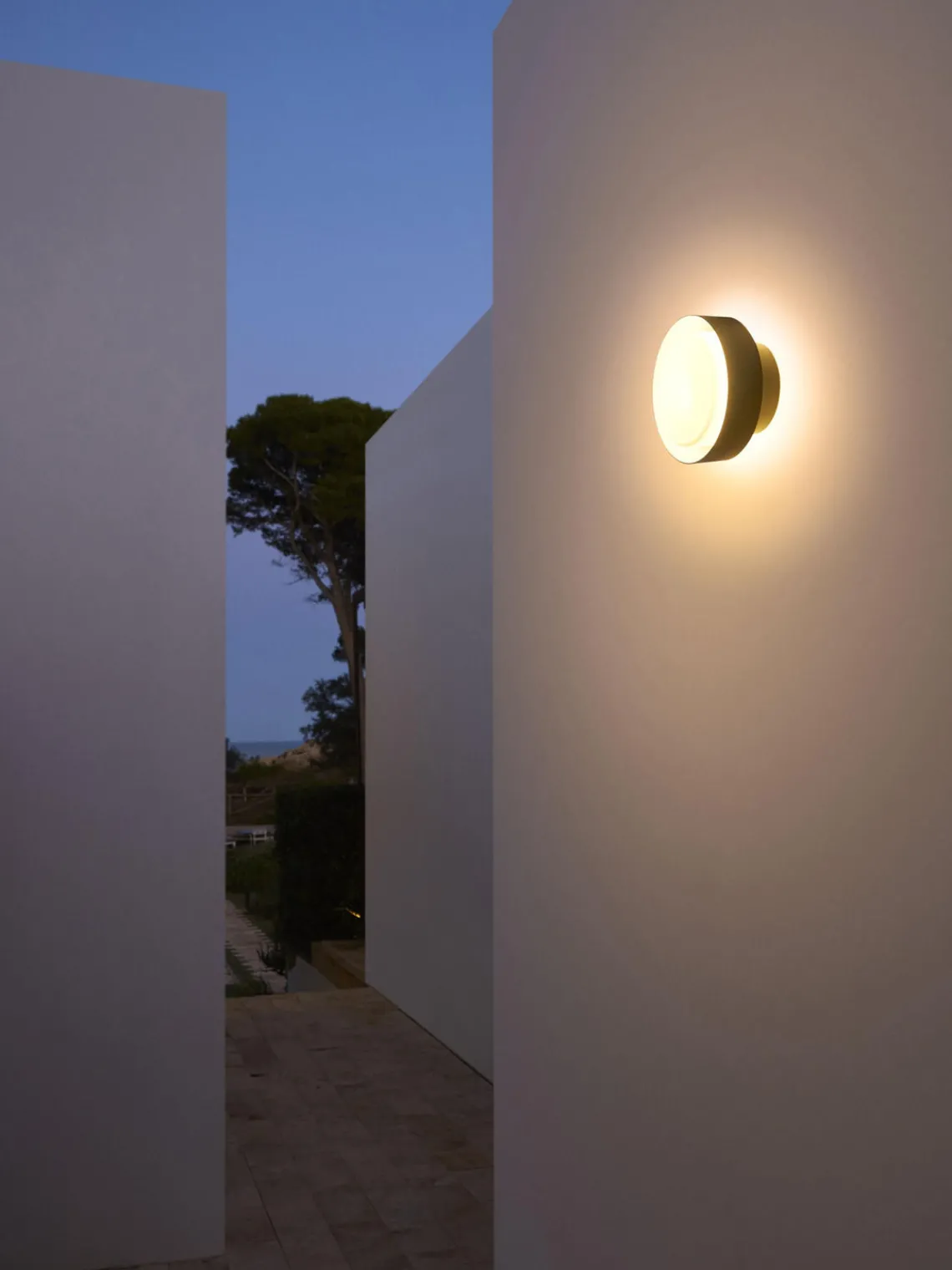 Clearance Marset Applique murale d'extérieur LED soufflée bouche Plaff-On!, intensité lumineuse variable Blanc, noir
