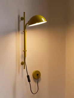 New Marset Applique murale orientable avec prise secteur Funiculí Jaune moutarde, haute brillance