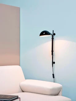Clearance Marset Applique murale orientable avec prise secteur Funiculí Noir, haute brillance