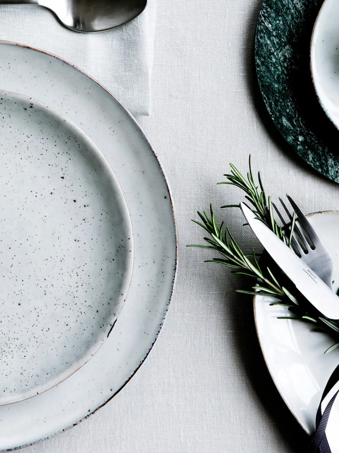 Sale Broste Copenhagen Assiettes à dessert artisanales Nordic Sand, 4 pièces Gris clair, chiné
