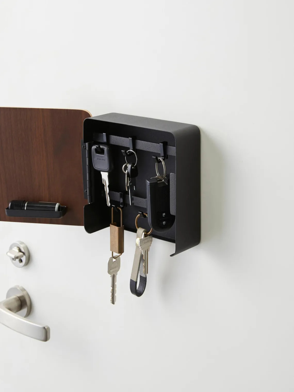 Fashion Yamazaki Boîte à clés avec dos magnétique Rin Noir, bois foncé
