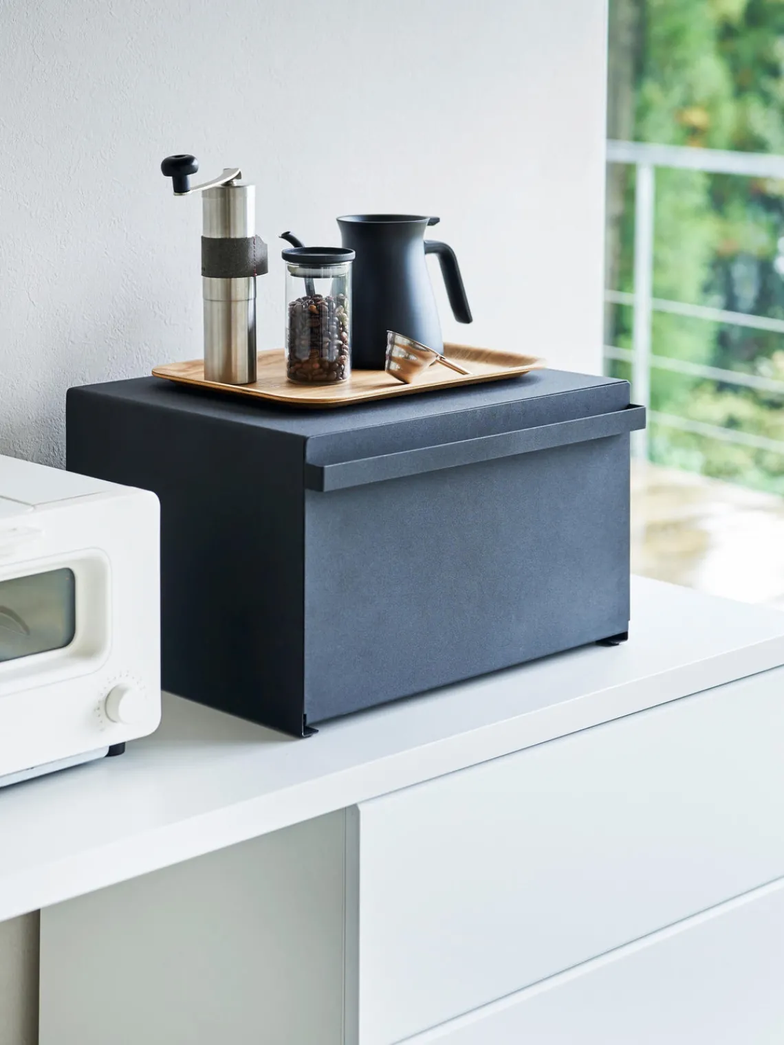 Outlet Yamazaki Boîte à pain avec ouverture magnétique Tosca Noir, mat