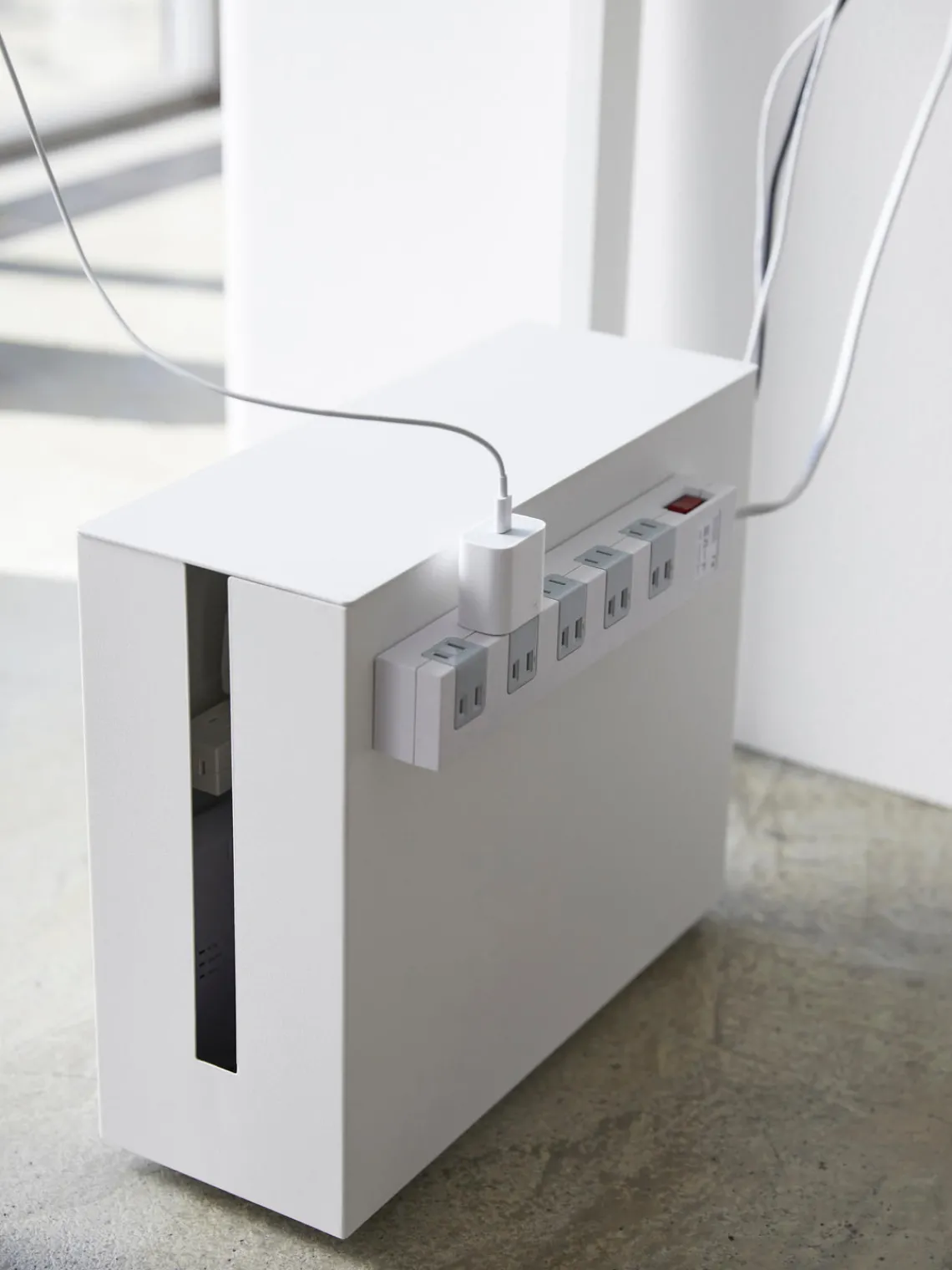 Outlet Yamazaki Boîtier range-câble Tower Blanc