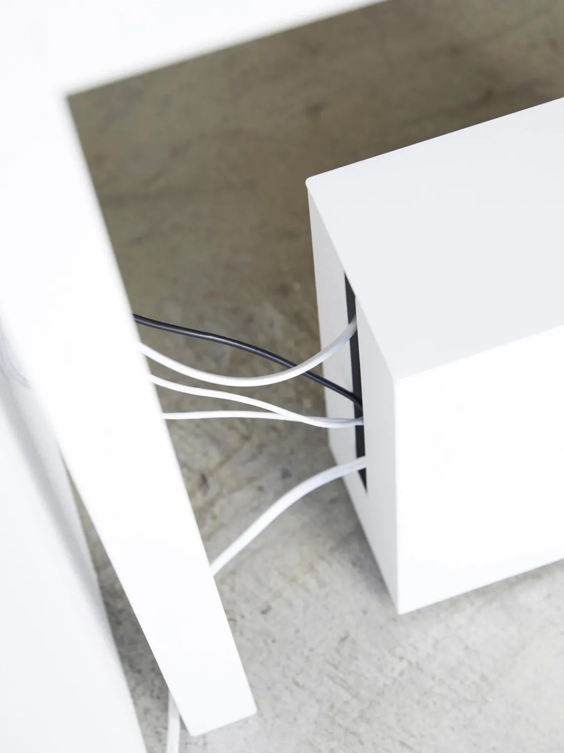 Outlet Yamazaki Boîtier range-câble Tower Blanc