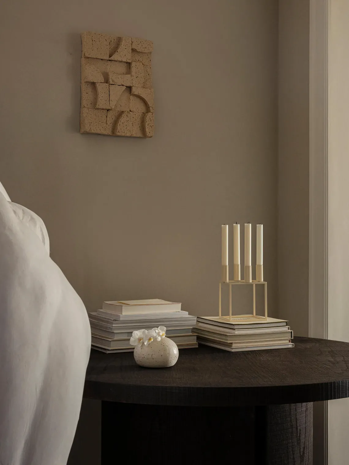 Best Audo Copenhagen Bougeoir en métal Kubus Beige clair