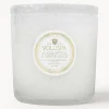Outlet Voluspa Bougie parfumée artisanale à trois mèches Maison Blanc (eucalyptus, cardamome, sauge & écorce d'hinoki)