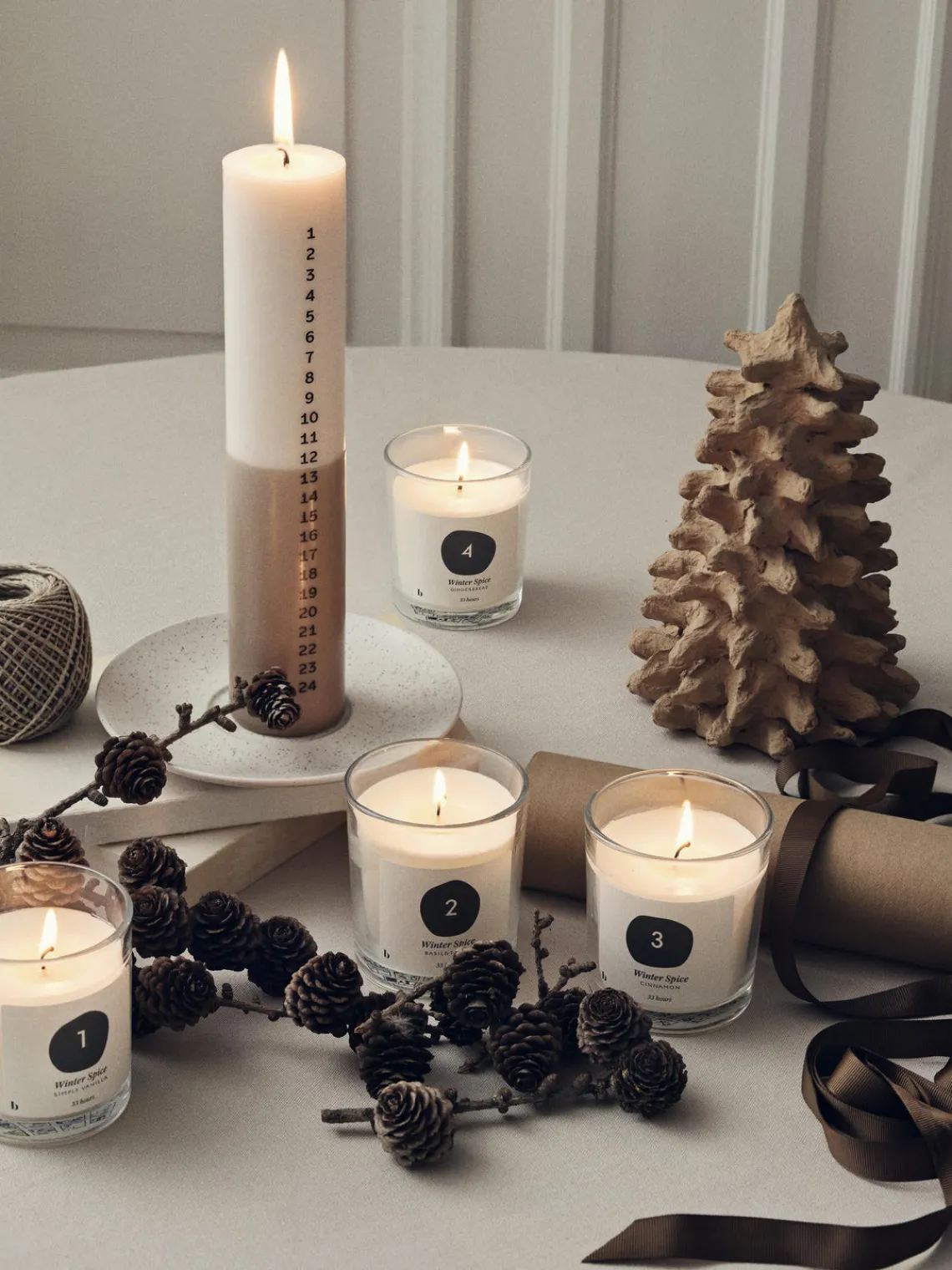 Sale Broste Copenhagen Bougies parfumées Advent (vanille, basilic, thym, cannelle, pain d'épice), 4 élém.