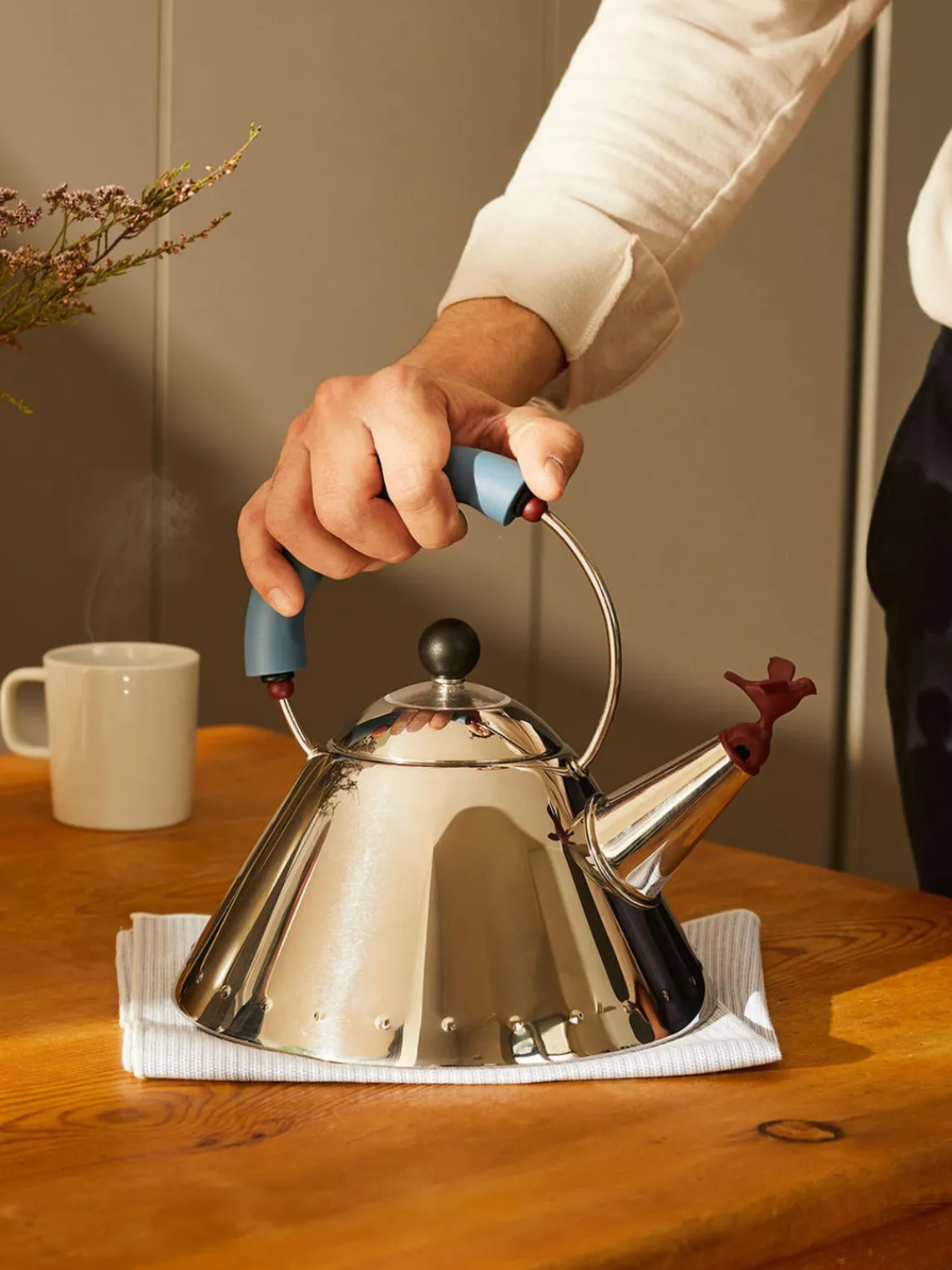 Outlet ALESSI Bouilloire avec sifflet Bird, 2 L Argenté, bleu, lie de vin