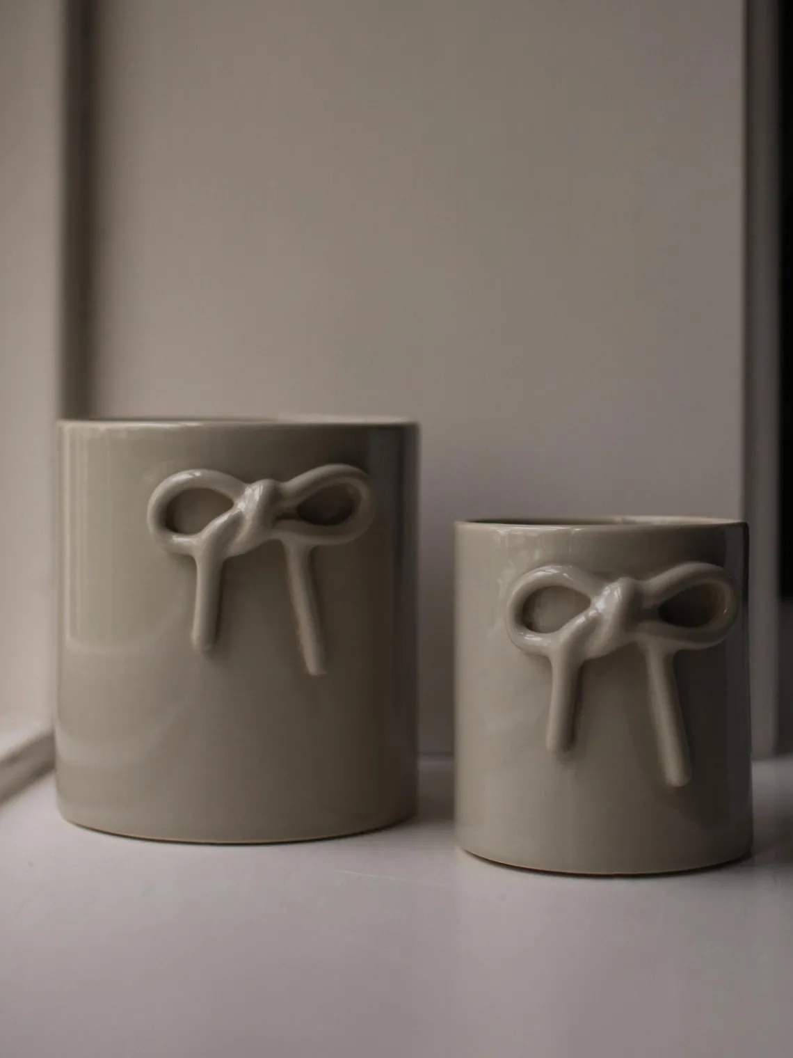 Sale DBKD Cache-pot en céramique Bow, haut. 14 cm Beige clair, haute brillance