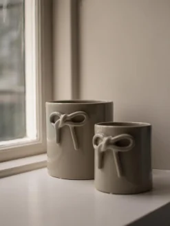 Sale DBKD Cache-pot en céramique Bow, haut. 14 cm Beige clair, haute brillance
