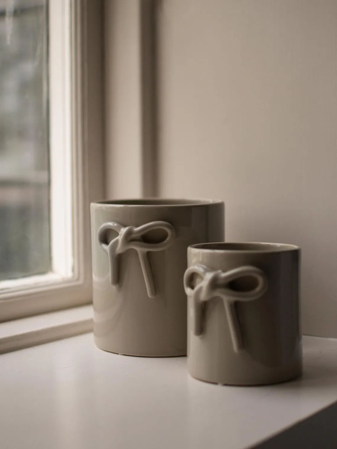 Sale DBKD Cache-pot en céramique Bow, haut. 14 cm Beige clair, haute brillance