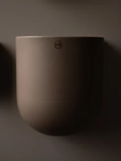 Sale DBKD Cache-pot mural Cut, larg. 21 cm Taupe, mat