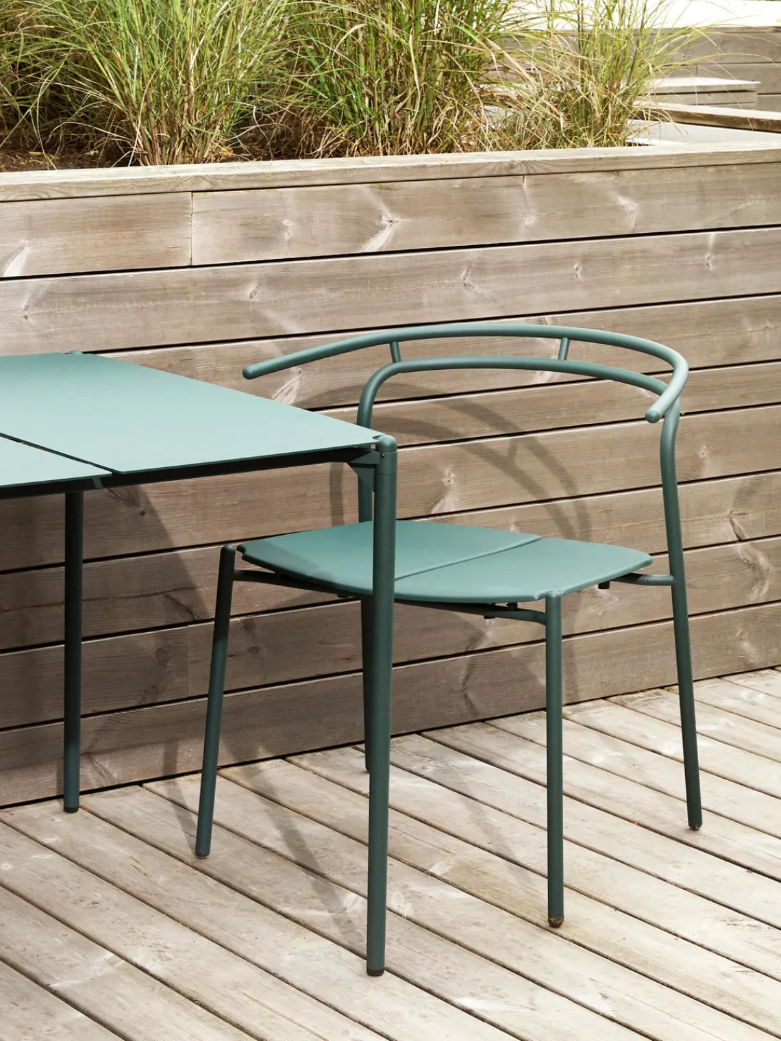 New AYTM Chaise de jardin en métal Novo Vert foncé
