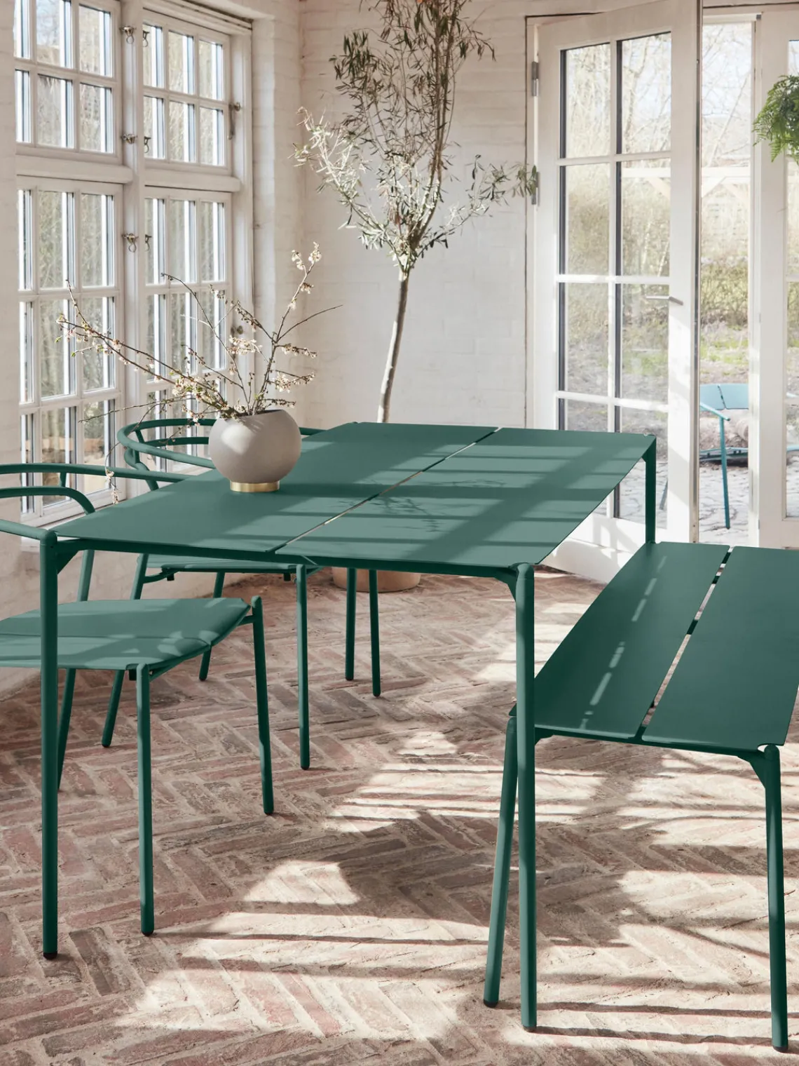 New AYTM Chaise de jardin en métal Novo Vert foncé