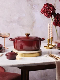 Sale LE CREUSET Cocotte ovale en fonte émaillée Signature Collection Lie de vin, doré
