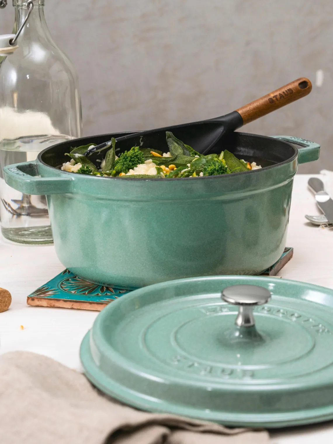 Sale Staub Cocotte ronde en fonte La Cocotte Vert sauge, haute brillance