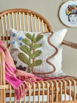 Sale Bloomingville Coussin en coton brodé avec motif floral Batley
