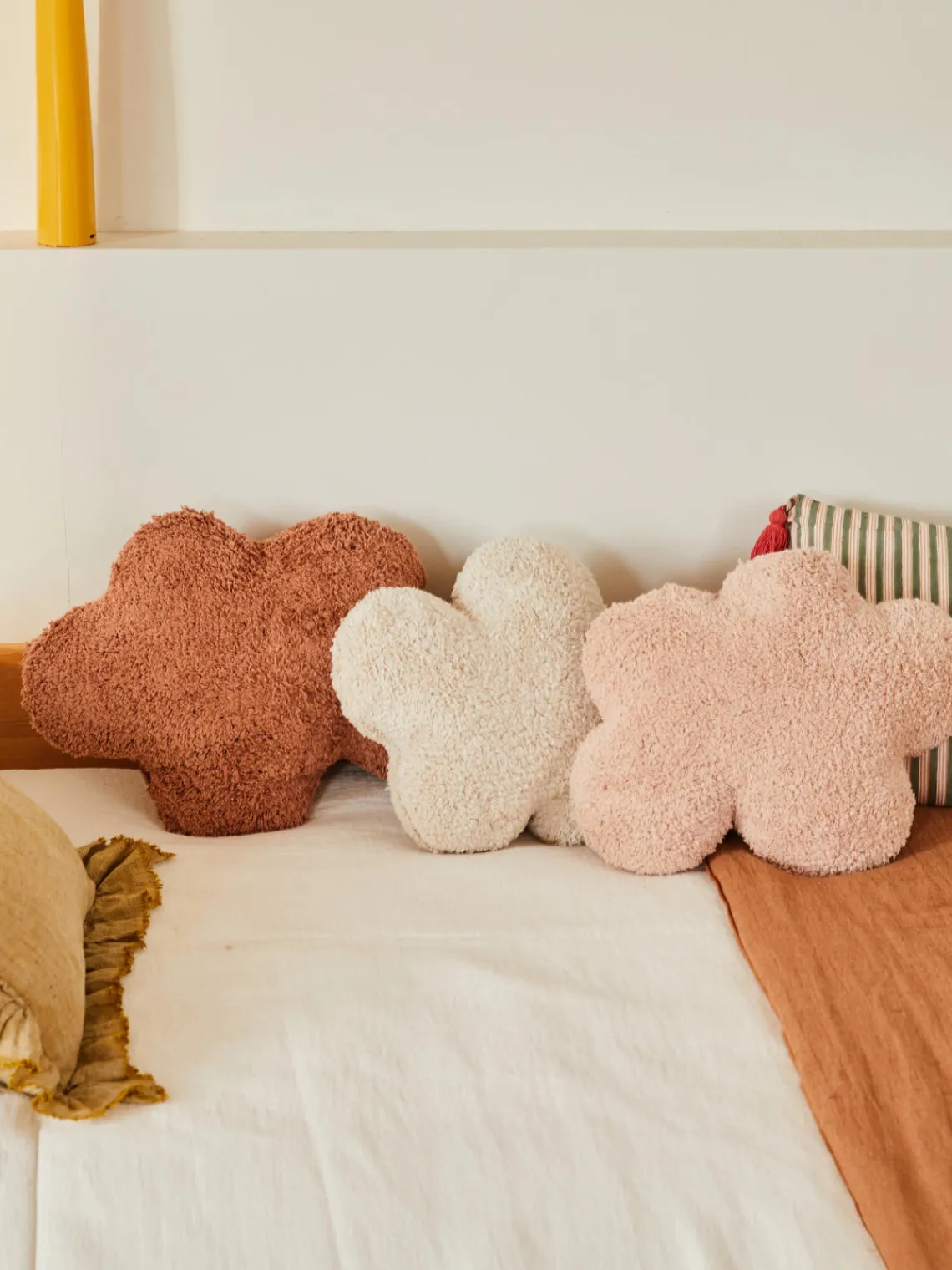 Discount Lorena Canals Coussin en coton peluche artisanal Clouds Terracotta