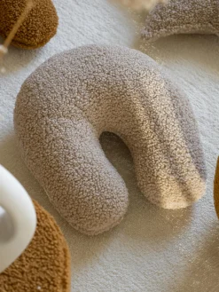 Hot Wigiwama Coussin en peluche U Arch Beige clair