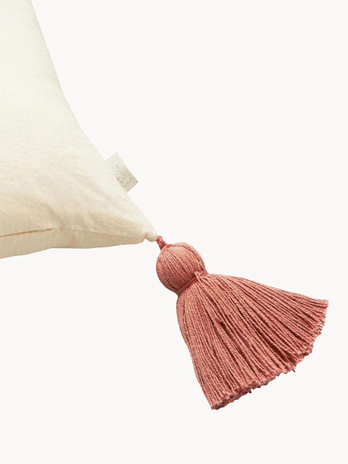 Online Cam Cam Copenhagen Coussin peluche en coton bio avec houppes Bows