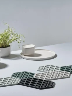 Sale Zone Denmark Dessous-de-plat en silicone Triangle Gris clair