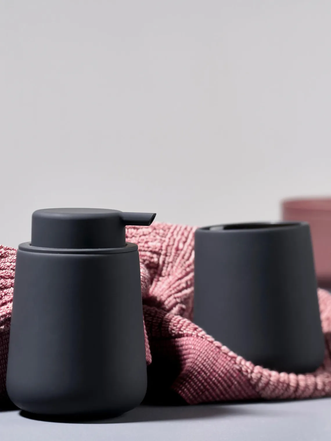 Discount Zone Denmark Distributeur de savon en porcelaine Push Noir