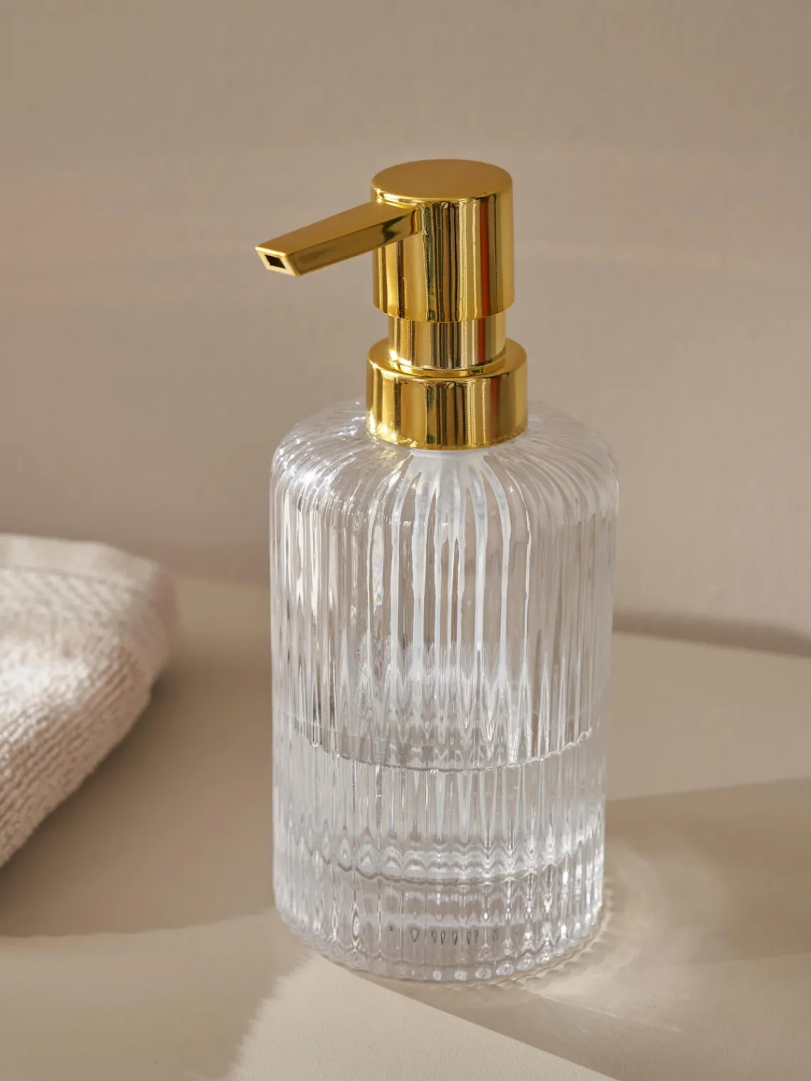 New ANDREA HOUSE Distributeur de savon en verre Gulji