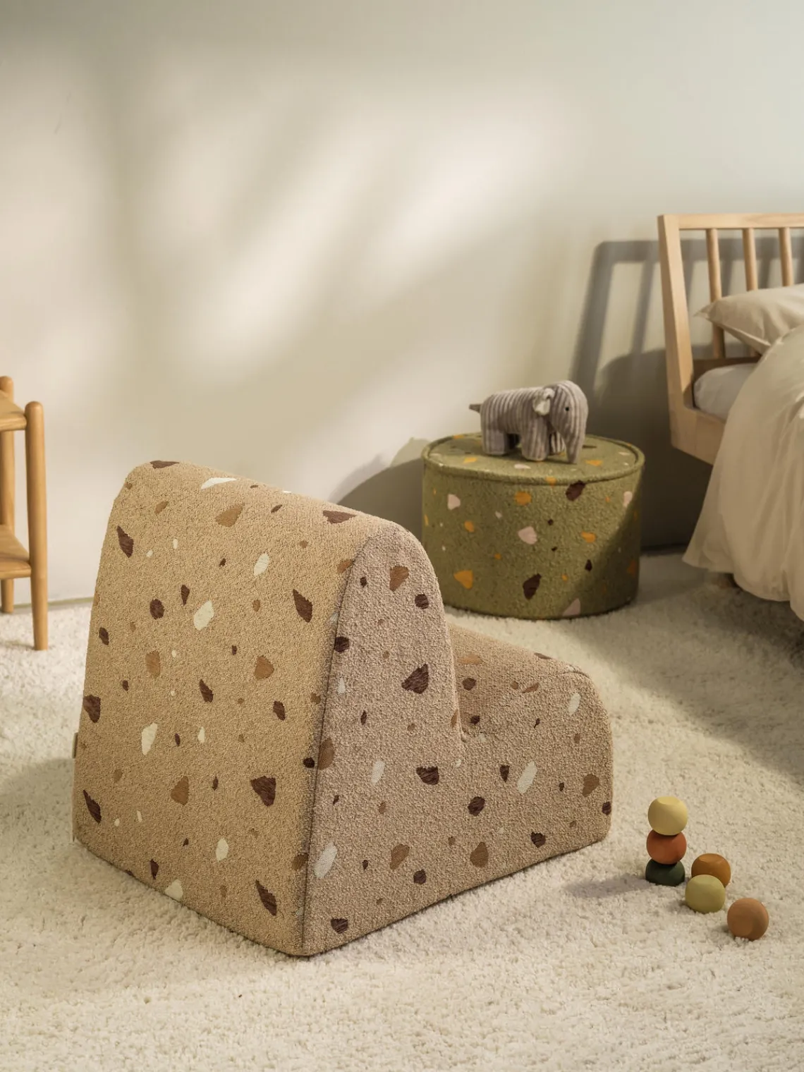 Outlet Wigiwama Fauteuil en bouclette pour enfants fait main Cloud Bouclette beige, aspect terrazzo