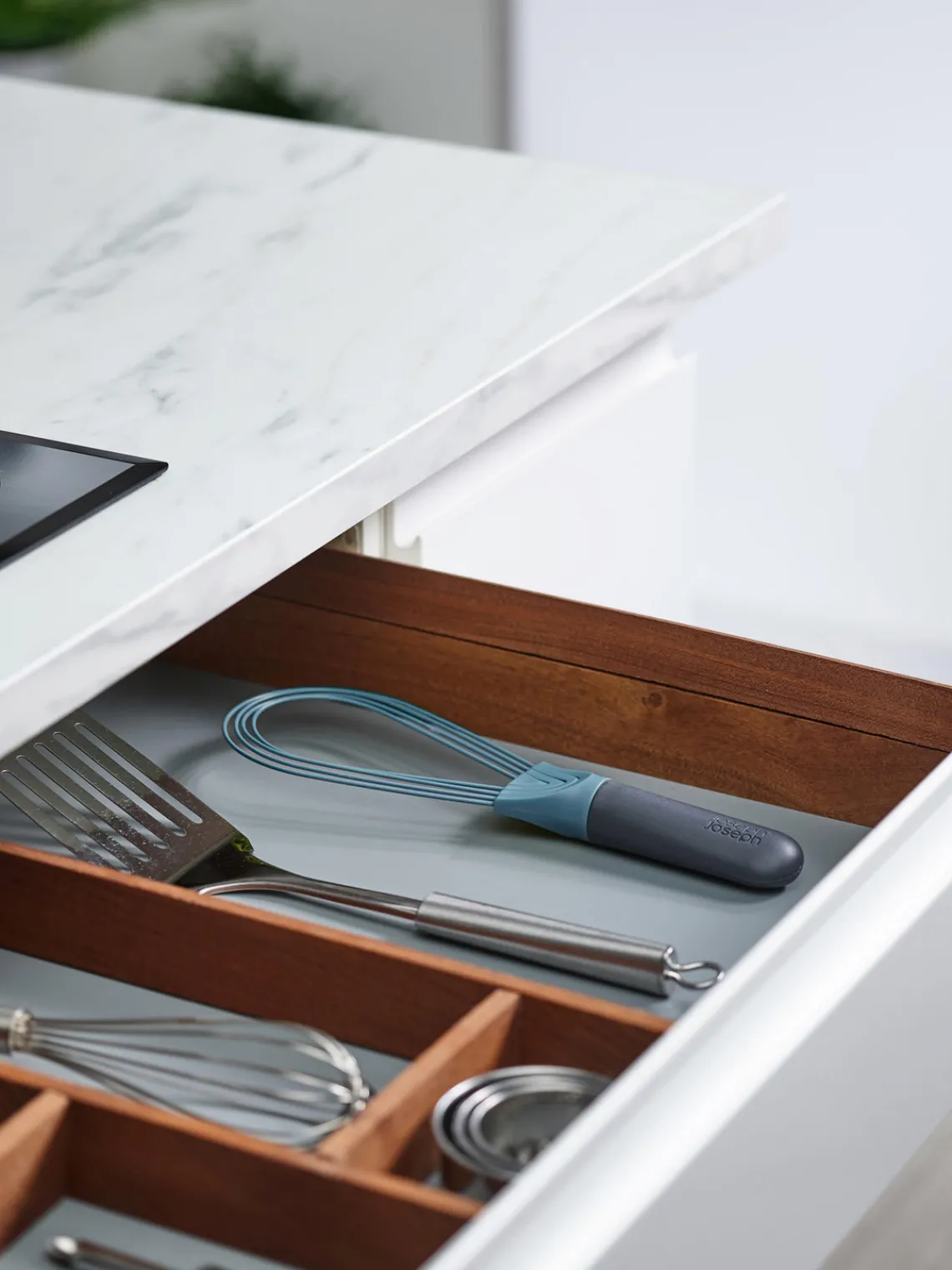 New Joseph Joseph Fouet Twist 2in1