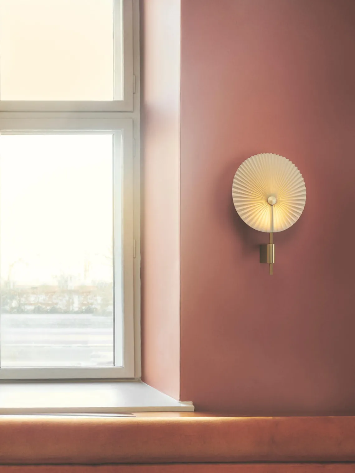 Best Gejst Grande applique murale LED Liris, intensité lumineuse variable Blanc, doré