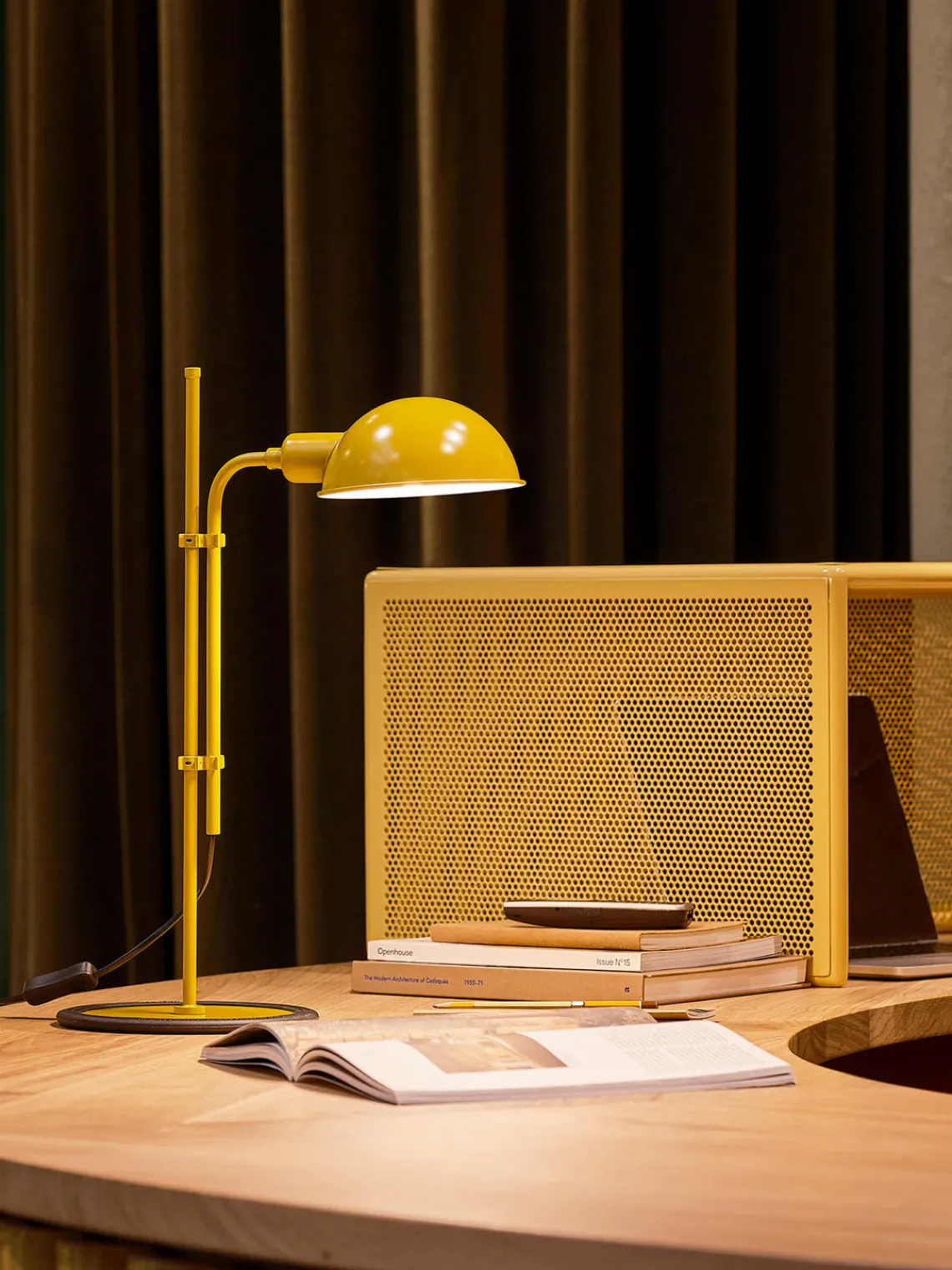 Discount Marset Grande lampe de bureau orientable Funiculí Jaune moutarde, haute brillance