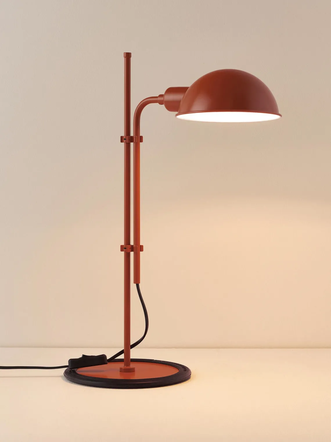 Outlet Marset Grande lampe de bureau orientable Funiculí Terracotta, haute brillance
