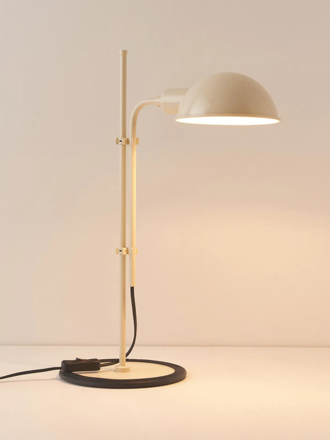 Discount Marset Grande lampe de bureau orientable Funiculí Beige clair, haute brillance