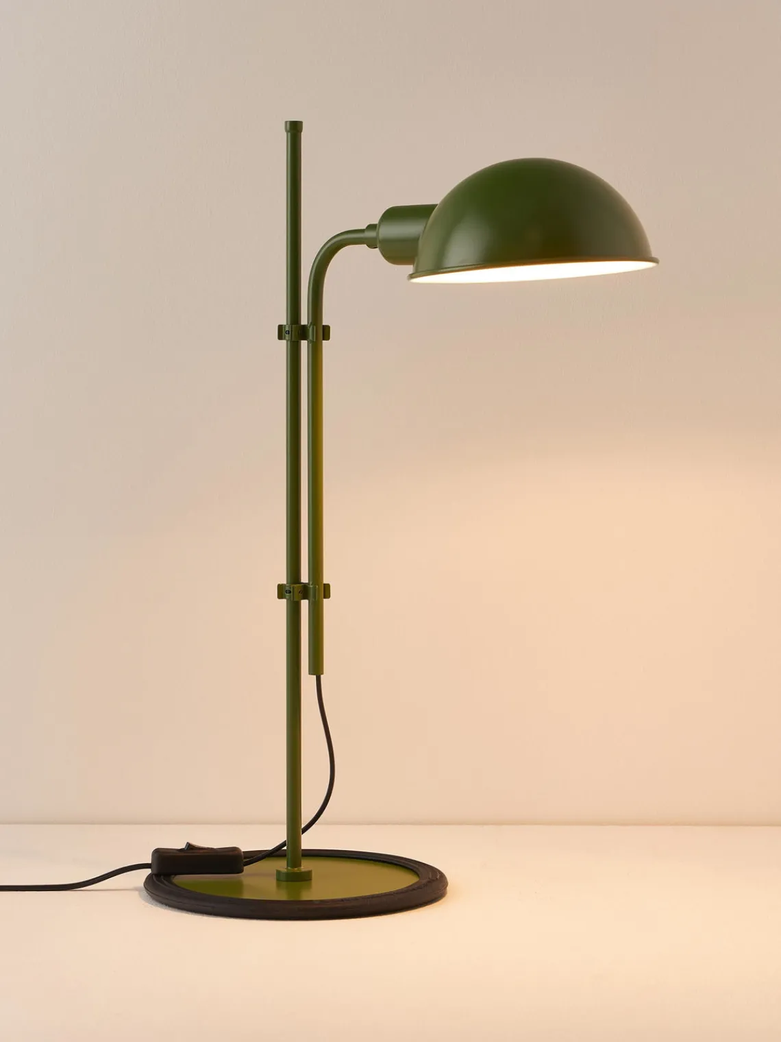 Hot Marset Grande lampe de bureau orientable Funiculí Vert foncé, haute brillance