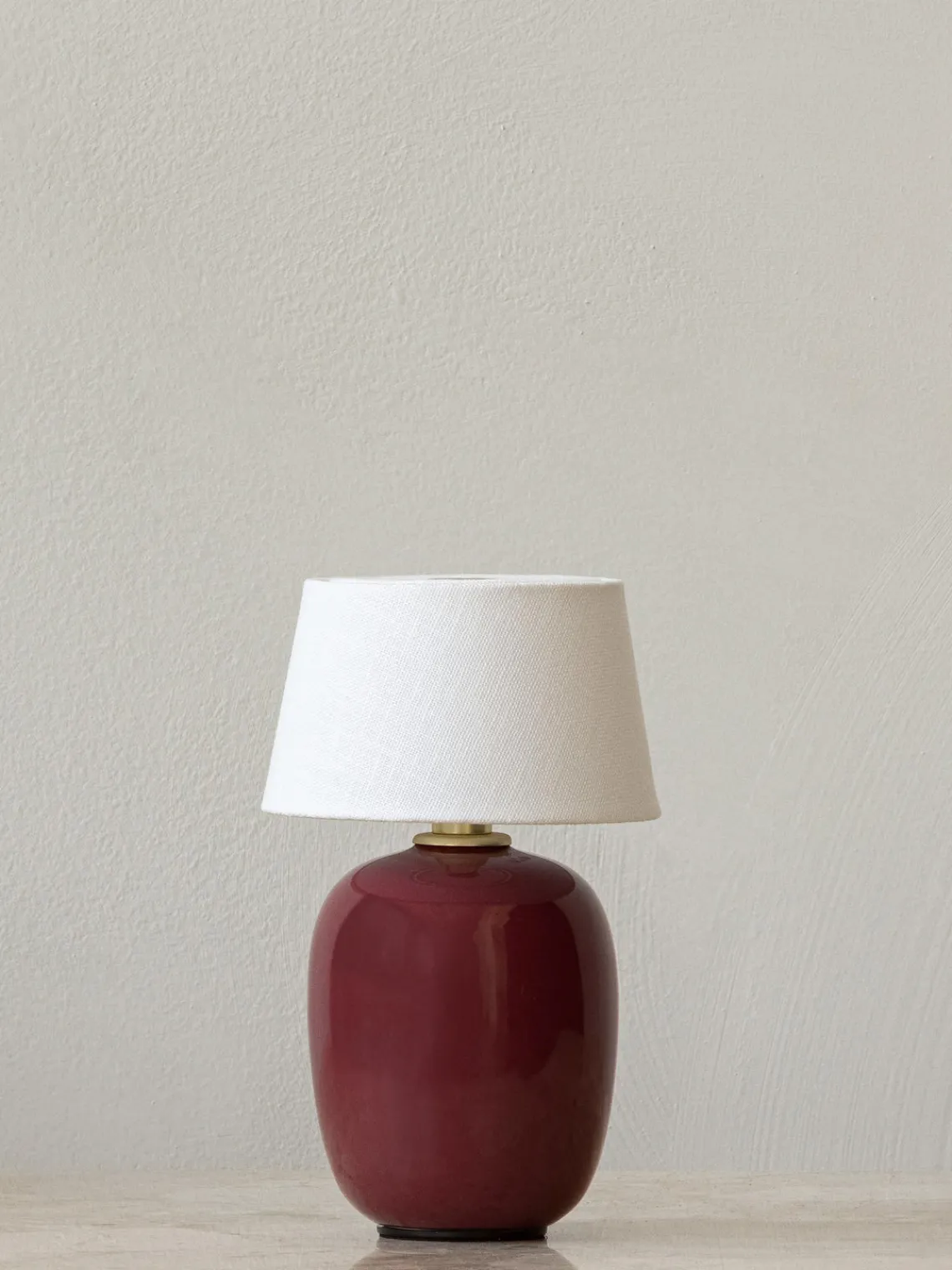 Hot Audo Copenhagen Lampe à poser avec port USB et intensité variable Torso Blanc, lie de vin