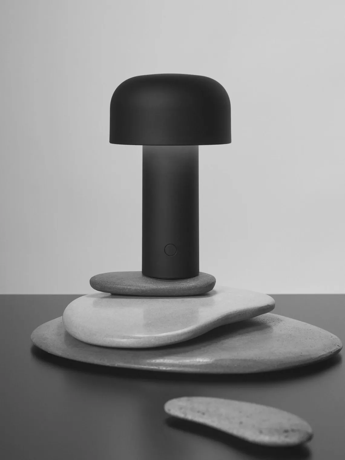 Outlet Flos Lampe à poser LED à intensité variable Bellhop Noir, mat