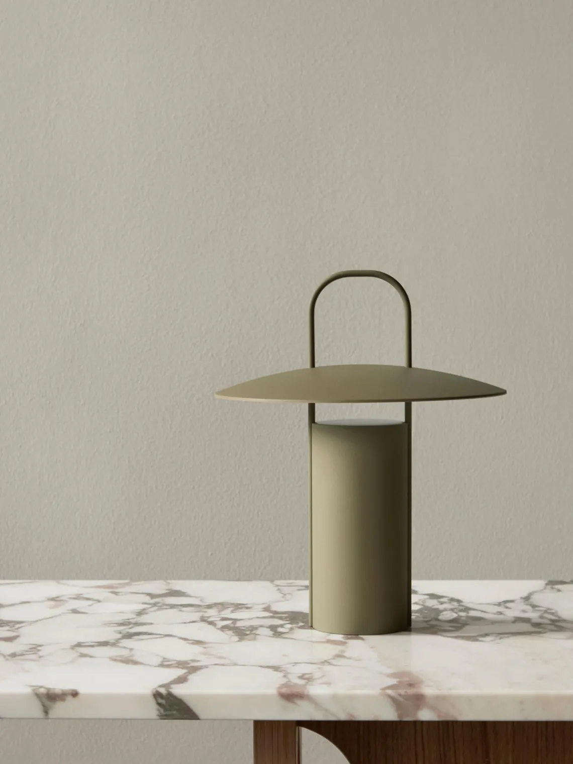 Hot Audo Copenhagen Lampe à poser LED avec port USB et intensité variable Ray Vert olive