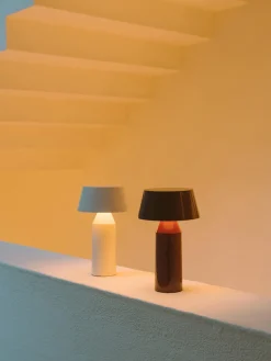 Discount Marset Lampe à poser LED mobile orientable Bicoca, intensité lumineuse variable Blanc cassé haute brillance, blanc