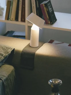 Discount Marset Lampe à poser LED mobile orientable Bicoca, intensité lumineuse variable Blanc cassé haute brillance, blanc