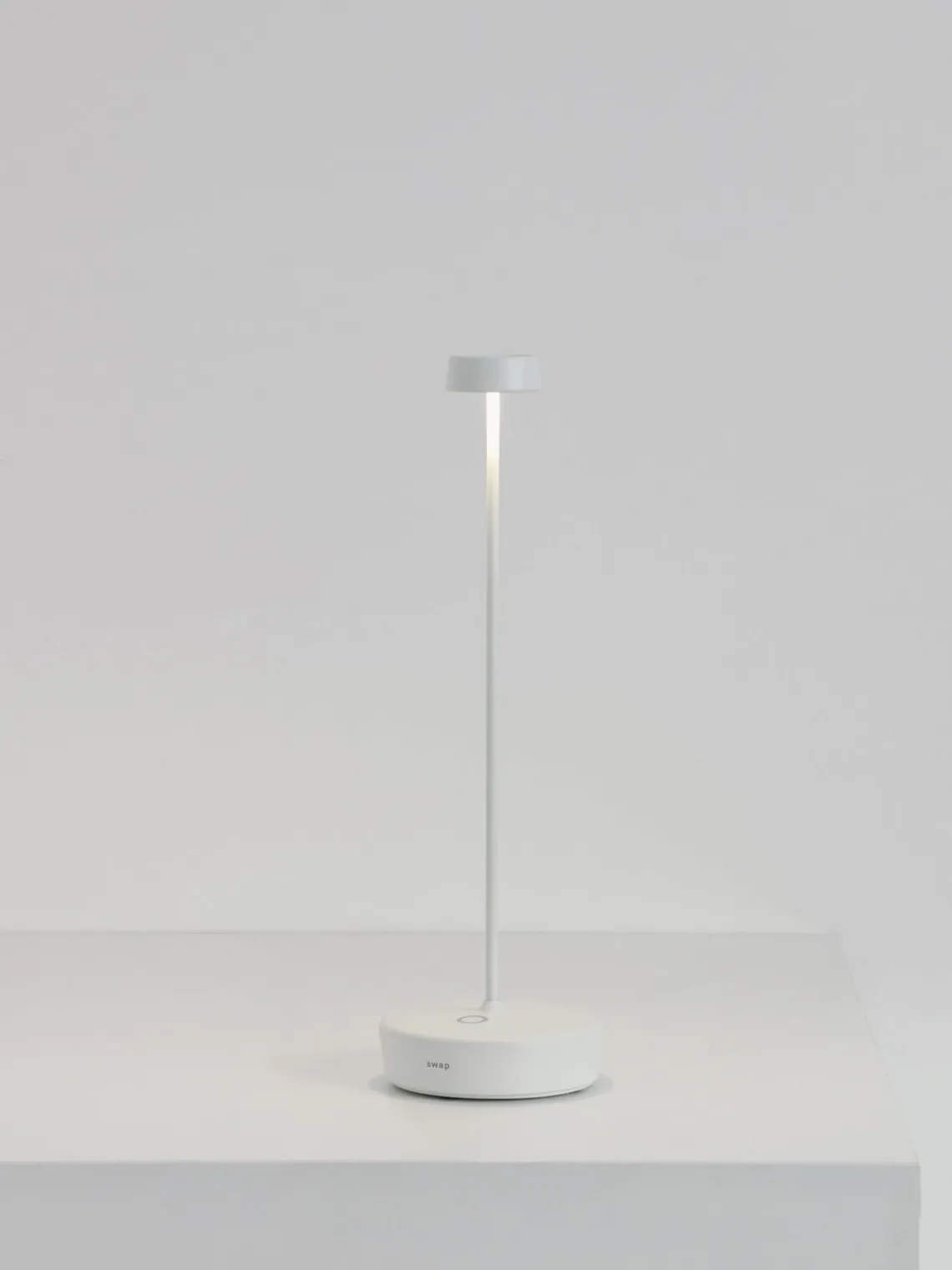 Sale zafferano Lampe à poser LED mobile Swap Mini, intensité lumineuse variable Blanc