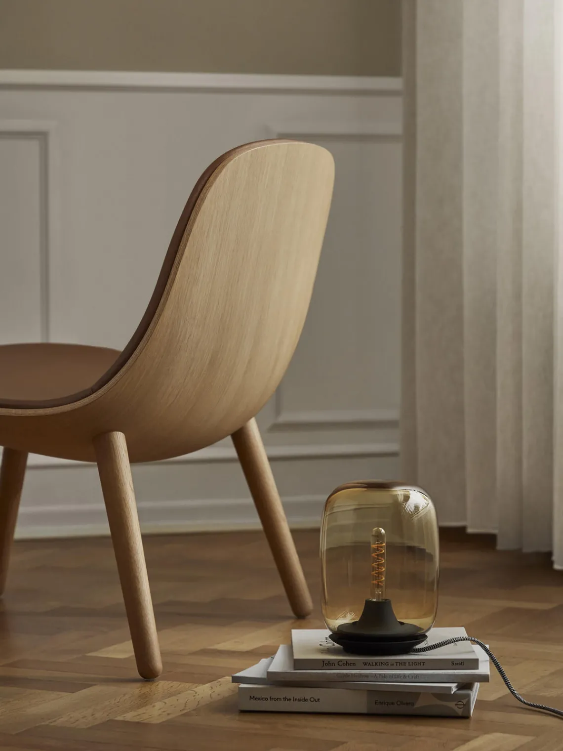 Fashion Eva Solo Lampe à poser LED soufflée bouche Acorn, intensité lumineuse variable Brun clair transparent, noir