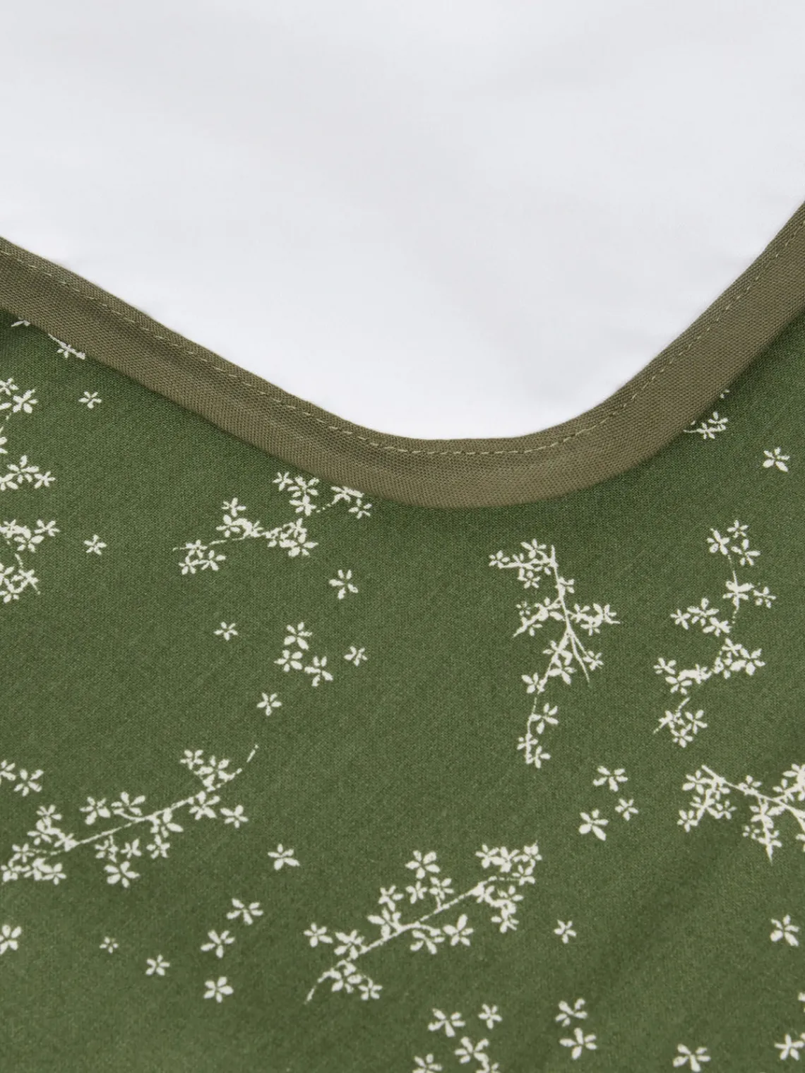 New Nobodinoz Matelas à langer en coton bio Stories Vert foncé, blanc cassé