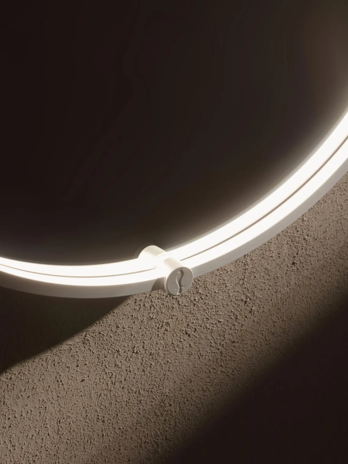 Discount Vanita&Casa Miroir mural LED ovale Avior Blanc