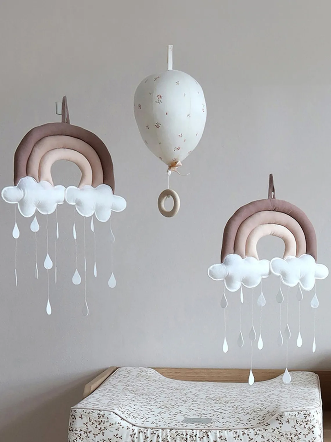 Sale Cam Cam Copenhagen Mobile coton bio Rainbow Rose, blanc