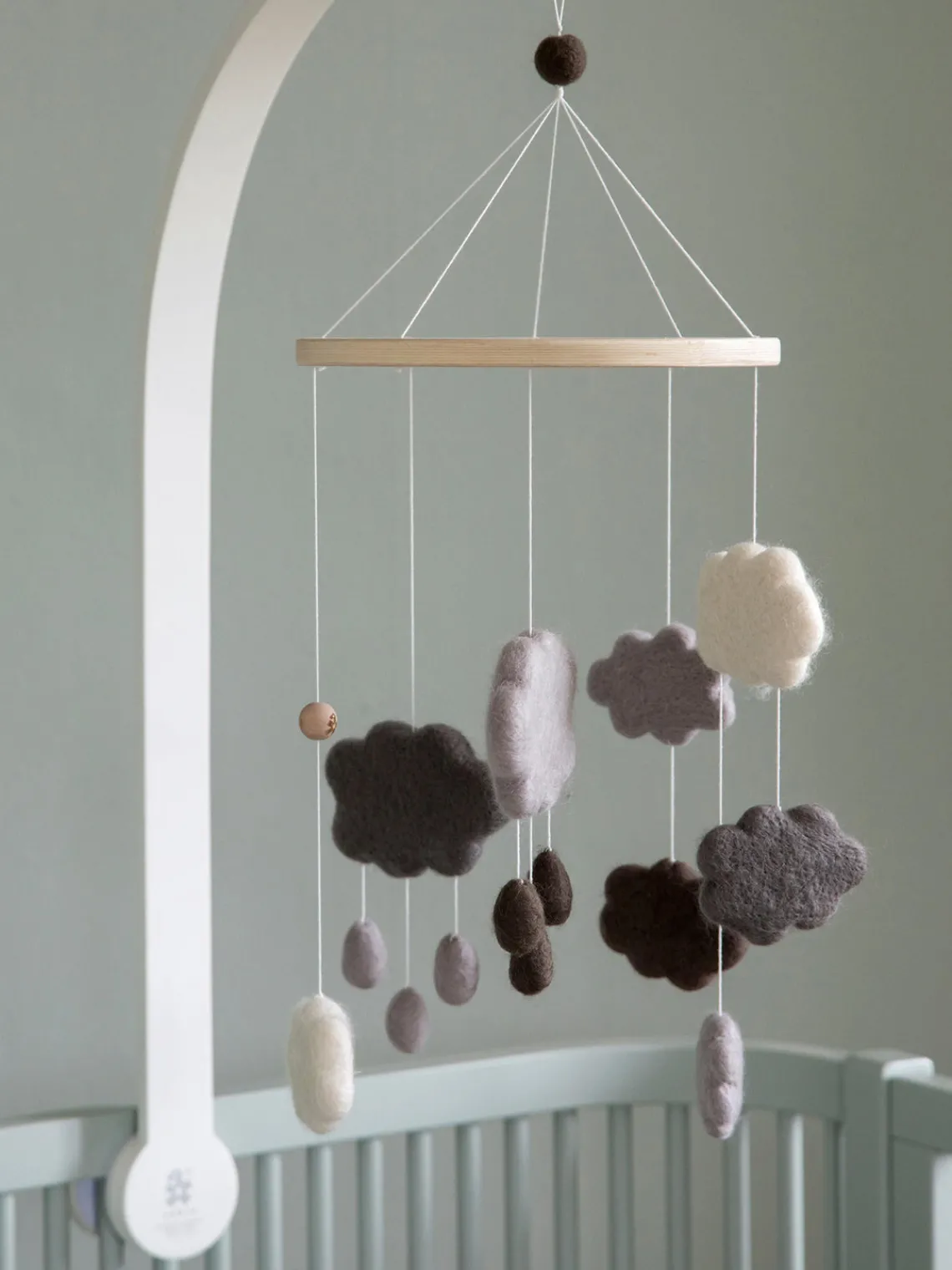Discount Sebra Mobile pour bébé artisanal Clouds Tons gris et bruns
