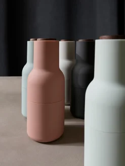 Clearance Audo Copenhagen Moulin à sel et à poivre design avec couvercle en noyer Bottle Grinder, 2 élém. Pêche, vieux rose, bois de noyer