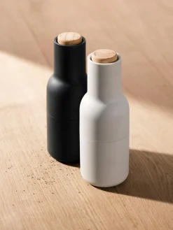 Hot Audo Copenhagen Moulin à sel et à poivre design avec couvercle en hêtre Bottle Grinder, 2 élém. Anthracite, blanc, bois de hêtre