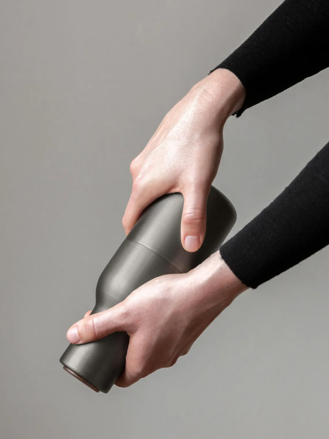 Online Audo Copenhagen Moulins à sel et à poivre design avec couvercle en noyer Bottle Grinder, 2 élém. Anthracite, bois de noyer