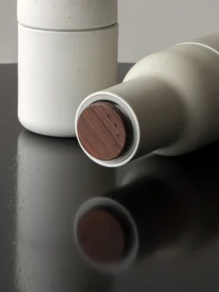 Online Audo Copenhagen Moulins à sel et à poivre design avec couvercle en noyer Bottle Grinder, 2 élém. Beige clair, blanc, bois de noyer