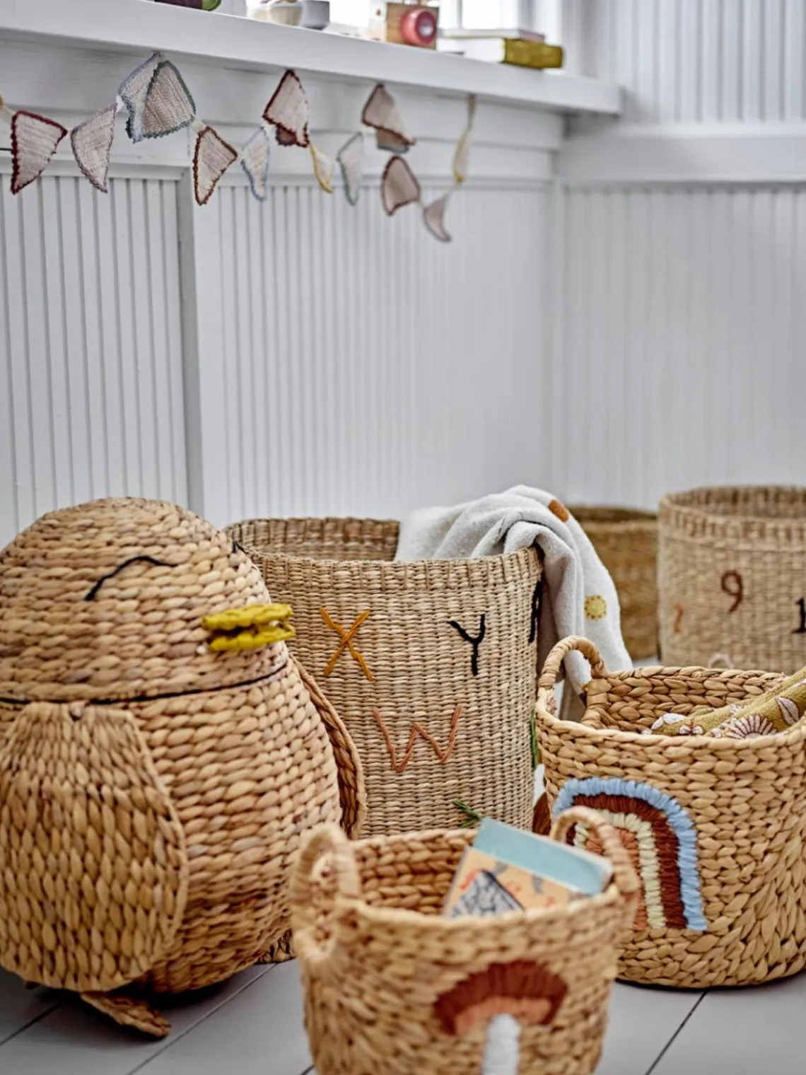 Sale Bloomingville Mini Panier de rangement en jacinthe d'eau avec couvercle Pingo